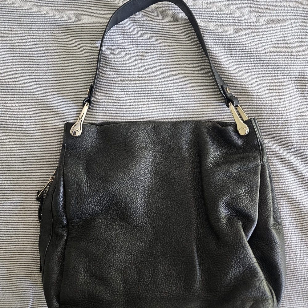VINCE CAMUTO Chic Black Leather Shoulder Bag
